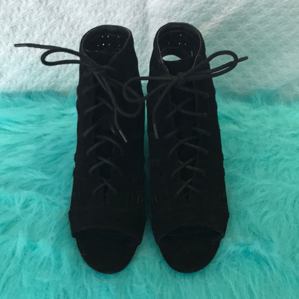 Steve Madden Black Gavell sandal size 8